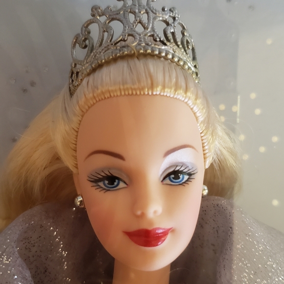 2000 Millennium Barbie - Picture 7 of 16